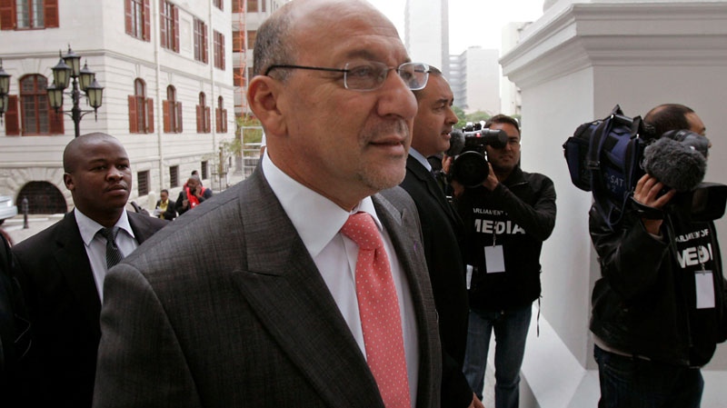 Member of Parliament Trevor Manuel arrives for the swearing in of members of Parliament and the president in Cape Town, South Africa, Wednesday, May 6, 2009. (AP / Schalk van Zuydam)
