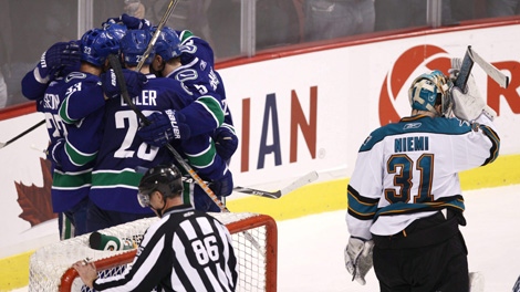 Canucks face old foe Niemi in Western Conference final