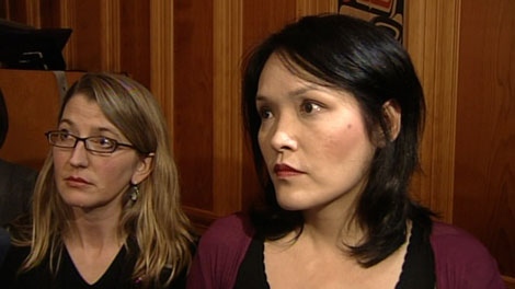 NDP MLA Jenny Kwan tells reporters that she is not prepared to support party leader Carole James. Nov. 19, 2010. (CTV)
