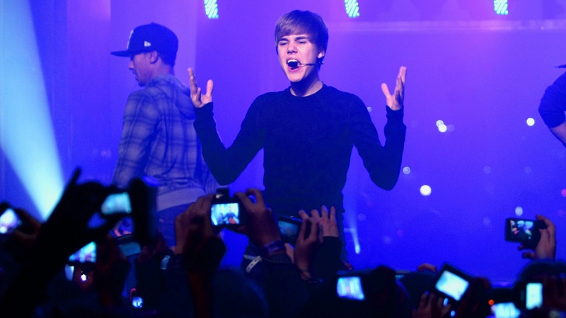 Justin Bieber performs at the Show Case in Paris Tuesday, Nov. 30, 2010. (AP / Jacques Brinon)