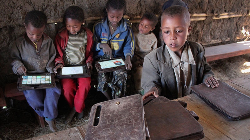 Children given tablets in Ethiopia