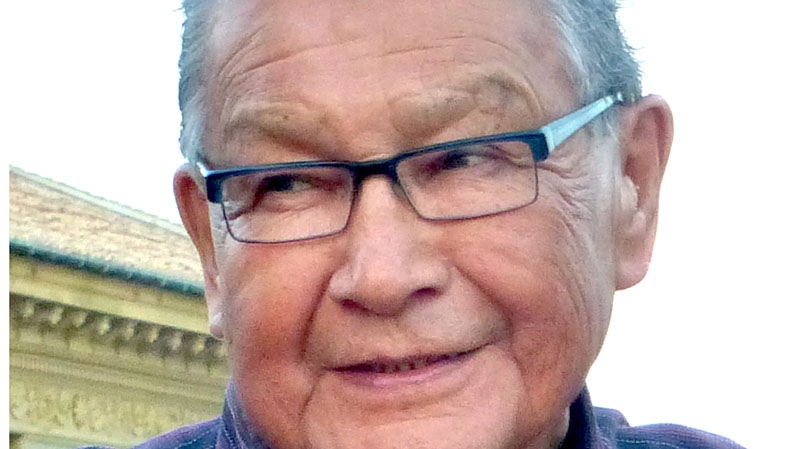 Aboriginal elder Tobasonakwut Kinew died Sunday morning. 