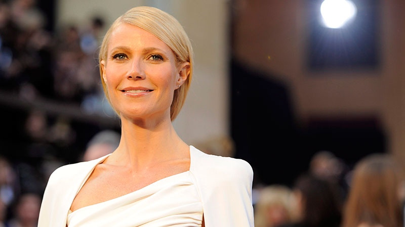 Actress Gwyneth Paltrow arrives before the 84th Academy Awards in the Hollywood section of Los Angeles,  Feb. 26, 2012. (AP / Chris Pizzello)