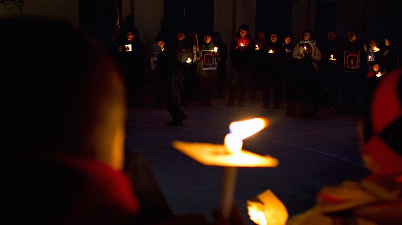 People engourage Tibetan self-immolation