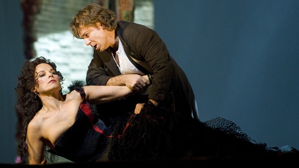 This Dec. 28, 2009 photo, shows Tenor Roberto Alagna as Don Jose and Soprano Elina Garanca as Carmen, left, star in director Richard Eyre's new production of George Bizet's "Carmen" during the final dress rehearsal at the Metropolitan Opera in New York. (AP Photo/Stephen Chernin)