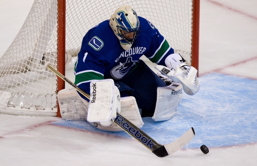 Vancouver Canucks goalie Roberto Luongo trying to turn in another solid  performance in Game 6 – New York Daily News