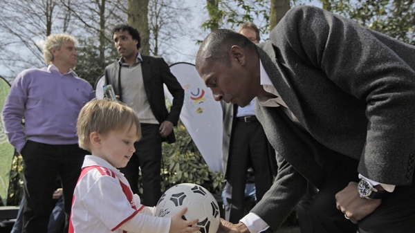 Two-year-old Dutch Stijn van Meerveld, left, gets his soccer ball autographed by soccer player Aron Winter of The Netherlands on Thursday April 22, 2010.(AP Photo/Peter Dejong)