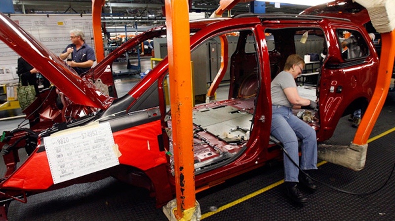 Employees work on a minivan on the assembly line at the Chrysler plant in Windsor, Ont., on Monday, Nov. 3, 2008. (Dave Chidley / THE CANADIAN PRESS)