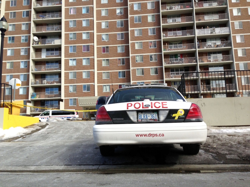 Police set up a perimeter at the scene of a shooting at an apartment building in Whitby, Ont. on Thursday, Feb. 21, 2013. (Tom Podolec / CTV Toronto)