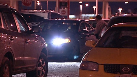 Ottawa police say women are being targeted by thieves who are posing as good Samaritans in Orleans parking lots.