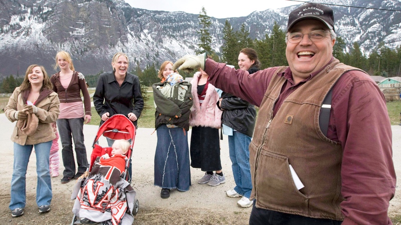 Winston Blackmore the religious leader of the polygamous community of Bountiful, B.C. shares a laugh with six of his daughters and some of his grandchildren, in this April 21, 2008 photo.(Jonathan Hayward / THE CANADIAN PRESS)