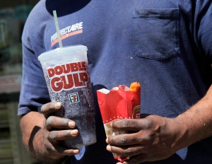 Judge strikes down NYC's sugary-drinks size rule