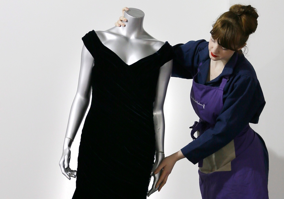 Princess Diana's iconic evening gowns sold at auction for $1.2 million ...