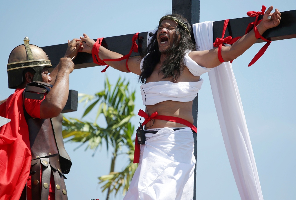 Good Friday crucifixion reinacted in Philippines