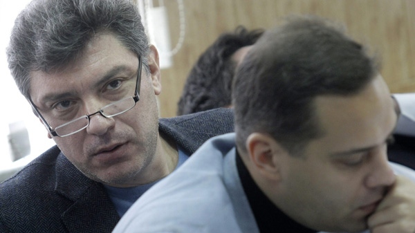 Former Deputy Prime Minister Boris Nemtsov, left, and once-Deputy Energy Minister Vladimir Milov, right, seen in a Moscow regional court in Moscow on Monday, Feb. 14, 2011. (AP Photo/Mikhail Metzel)