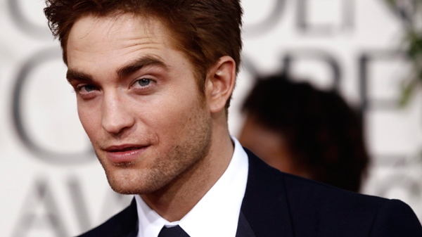 Robert Pattinson arrives at the Golden Globe Awards Sunday, Jan. 16, 2011, in Beverly Hills, Calif. (AP / Matt Sayles)