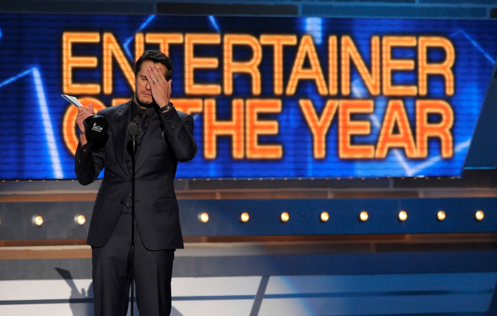 Luke Bryan wins entertainer of the year at AMCs