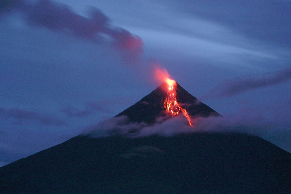 Philippines Most Active Volcano Spews Lava Thousands Flee Ctv News