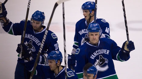 Ryan Kesler leads Vancouver Canucks past Los Angeles Kings 3-1 - The Hockey  News