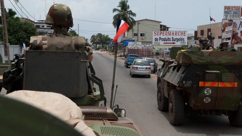 French soldiers patrol as part of the French Force Licorne, in Port Bouet district of Abidjan, Saturday, April, 2, 2011 (AP / Sch. Blanchet, ECPAD)