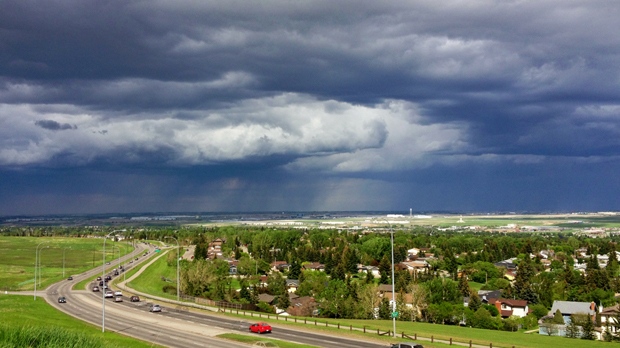 Severe thunderstorm warning for outlying areas in the Calgary region
