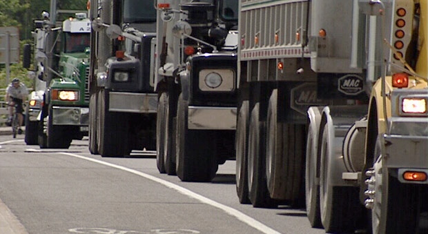 Truckers partially blocked the Champlain Bridge from Ottawa to Gatineau