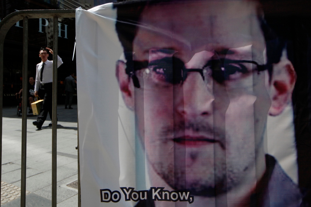 Edward Snowden russia airport