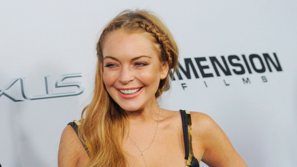 EXCLUSIVE!! Actress Lindsay Lohan leaves her new apartment, which