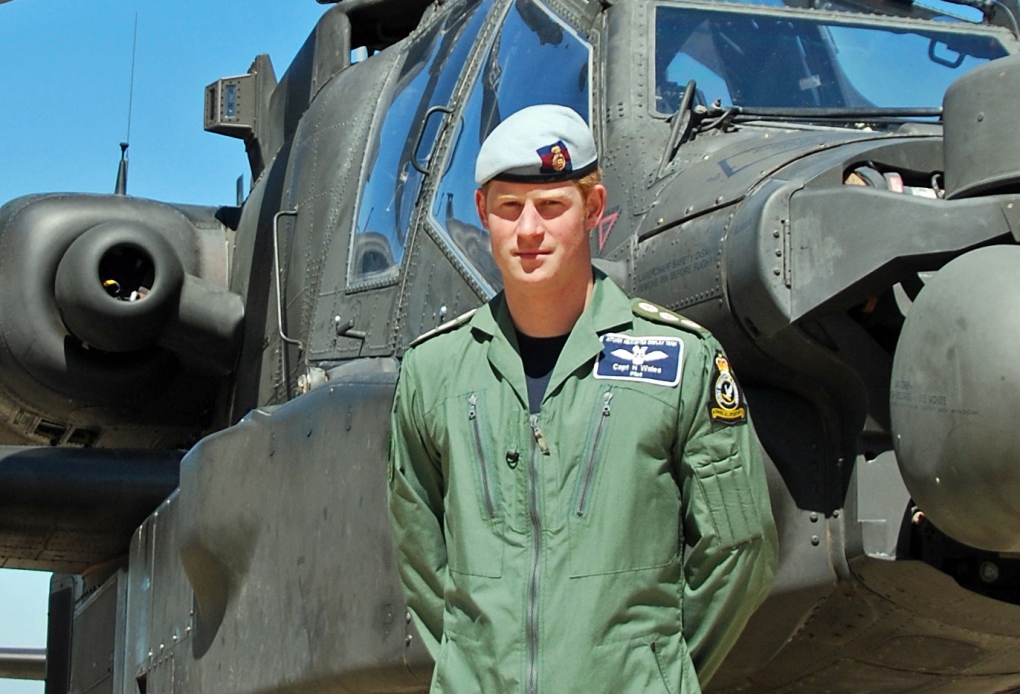 Prince Harry qualifies as Apache pilot