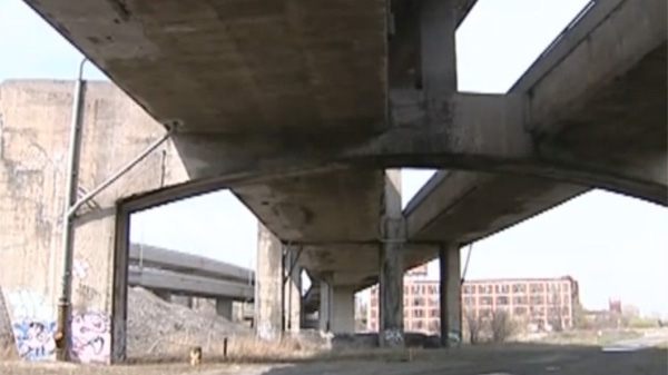 Engineers working on the Turcot Interchange reportedly say there are major flaws with the structure.(April 28, 2011)