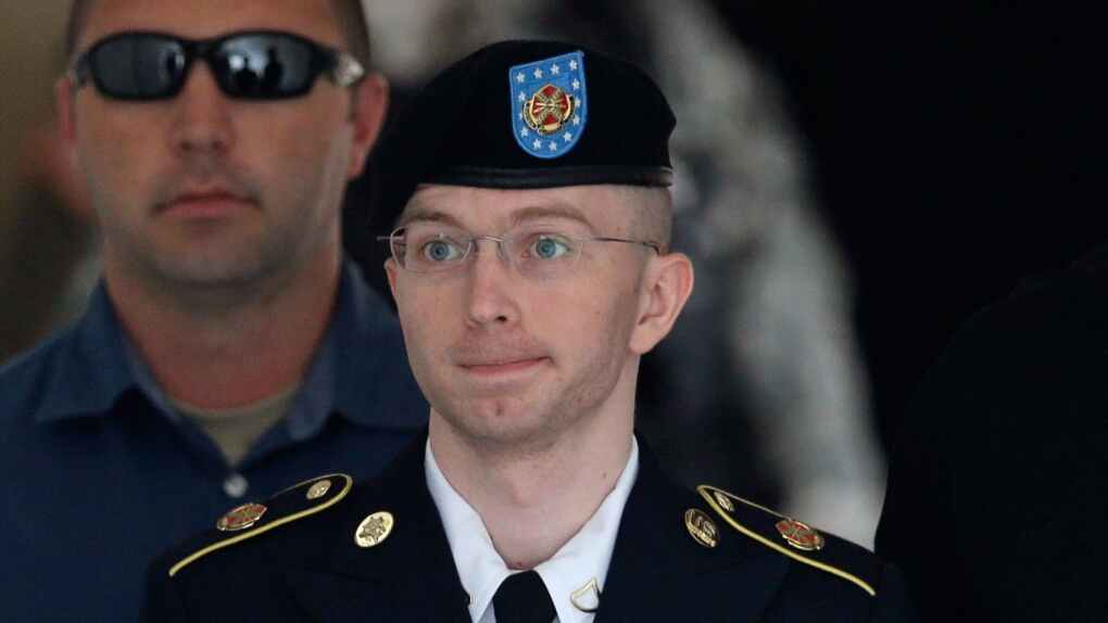 Pfc. Bradley Manning takes stand at sentencing hearing, apologizes ...