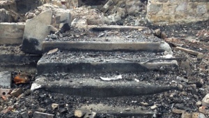 Lac-Megantic stairs to nowhere.jpg