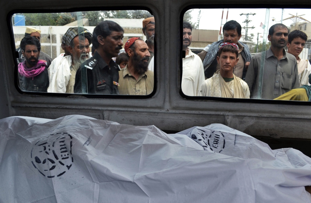 Gunmen kill 13 bus passsengers in Pakistan 