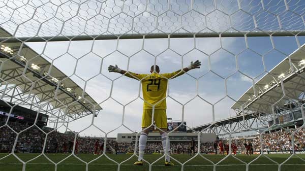 Toronto FC goalkeeper Stefan Frei waits in goal for a penalty kick from Philadelphia Union's Sebastien Le Toux during the second half of an MLS soccer match, Saturday, July 17, 2010, Chester, Pa. Le Toux scored the go-ahead goal on the kick and Philadelphia won 2-1. (THE ASSOCIATED PRESS / Matt Slocum)
