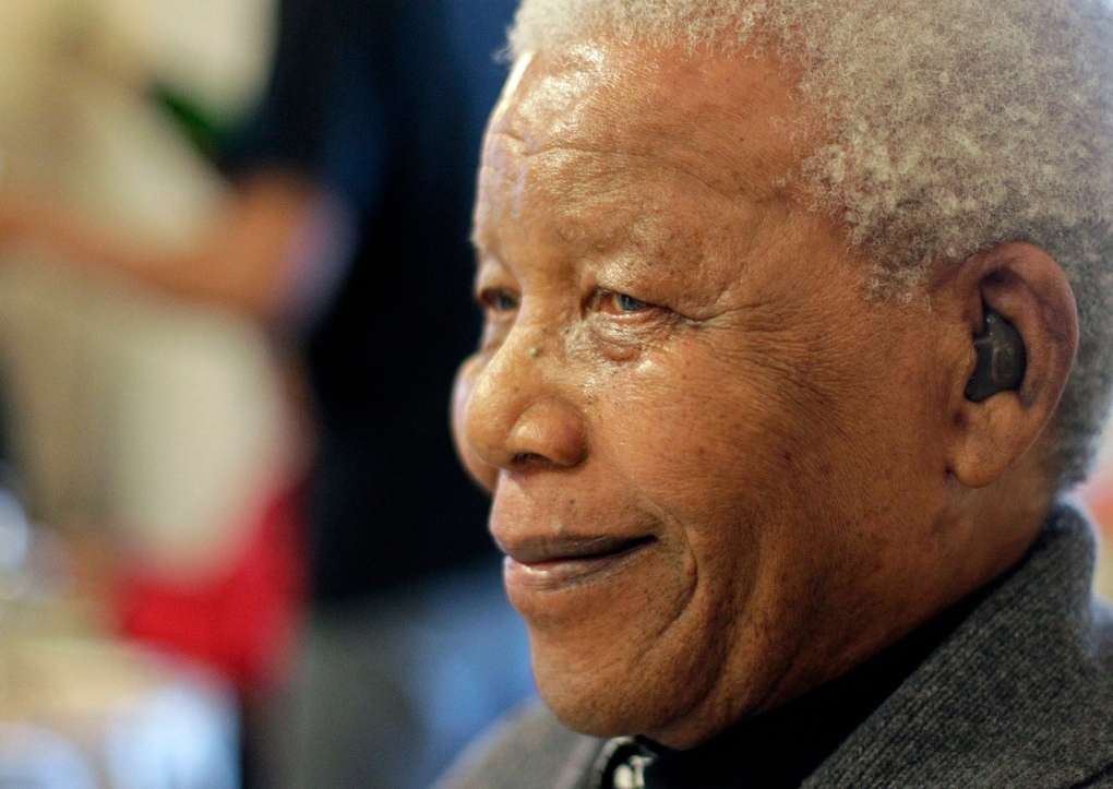 Nelson Mandela remains in hospital