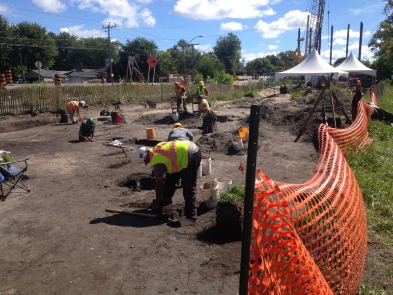 An archeological dig unearths 4,000-year-old artifacts in Lakeshore, Ont., on Thursday, Sept. 5, 2013. (Chris Campbell / CTV Windsor)