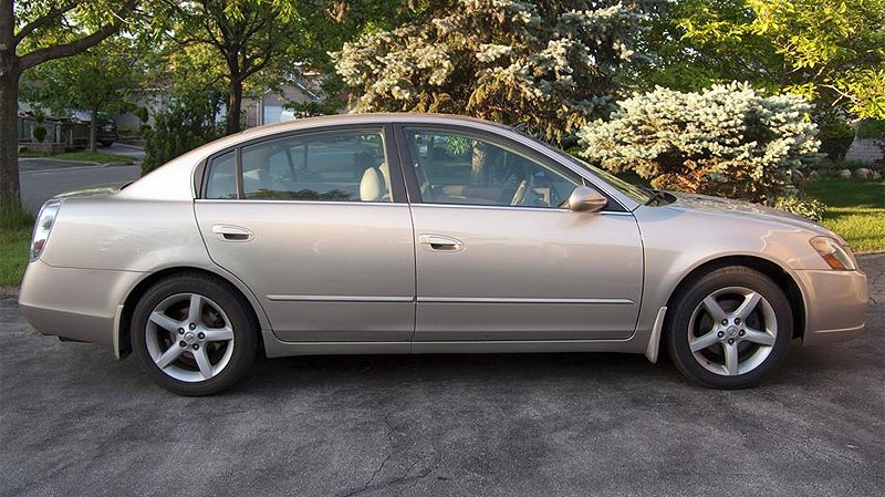 Peel Regional Police are looking for a beige or gold 2002 to 2006 Nissan Altima, similar to the car pictured above. (Peel Regional Police Handout)