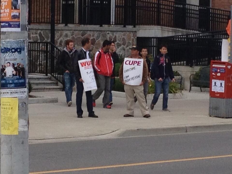 CUPE WUFA picketers