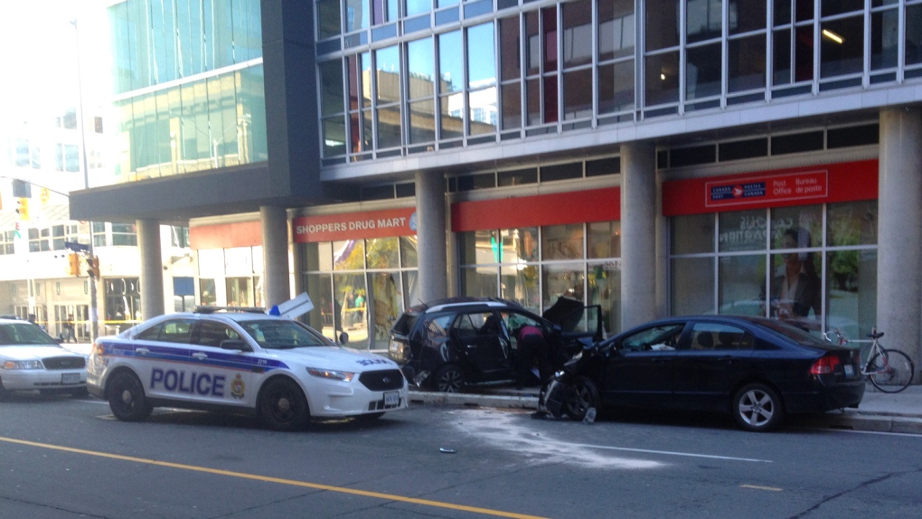 Crash scene at Laurier and Bank
