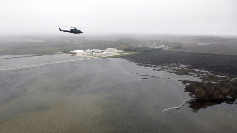 Prime Minister Steven Harper flies over flooded farmland just south of Portage La Prairie, Manitoba on Wednesday, May 11, 2011. (THE CANADIAN PRESS/John Woods)