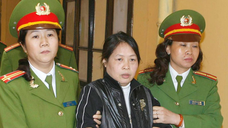 Dissident writer Tran Khai Thanh Thuy is escorted from a court room in Hanoi, Vietnam Friday, April 16, 2010.