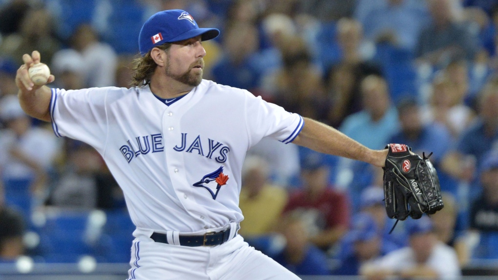 R.A. Dickey wins Gold Glove