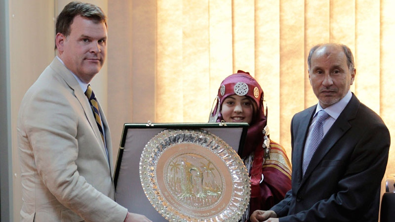 Foreign Affairs Minister John Baird, left, receives a gift from the National Transitional Council chairman Mustafa Abdul-Jalil upon his arrival in Benghazi, Libya, Monday, June 27, 2011. (AP / Hassan Ammar)