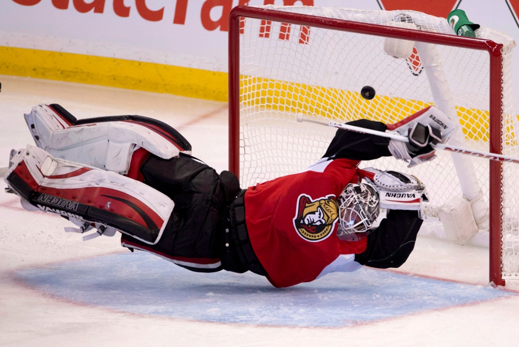 Ottawa Senators goalie Robin Lehner
