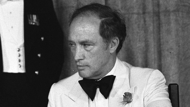 Prime Minister Pierre Elliot Trudeau sits next to Queen Elizabeth II (not shown) at the official state dinner in Edmonton, Alta., Aug. 5, 1978. (Rod MacIvor / THE CANADIAN PRESS)