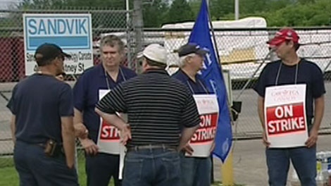 Workers picket at SMTC Friday, July 15, 2011.