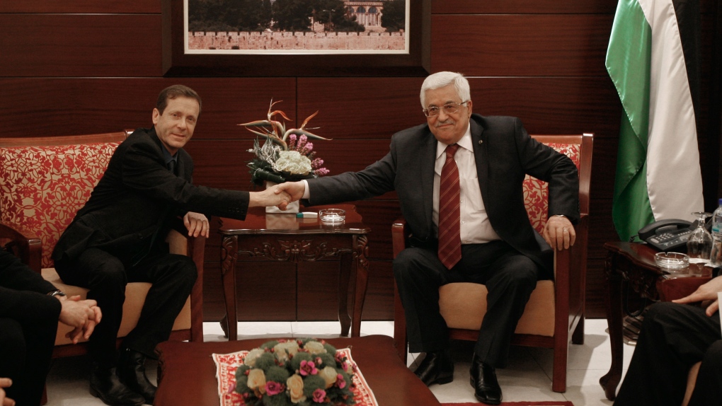 Israel's opposition leader meets Palestinian pres