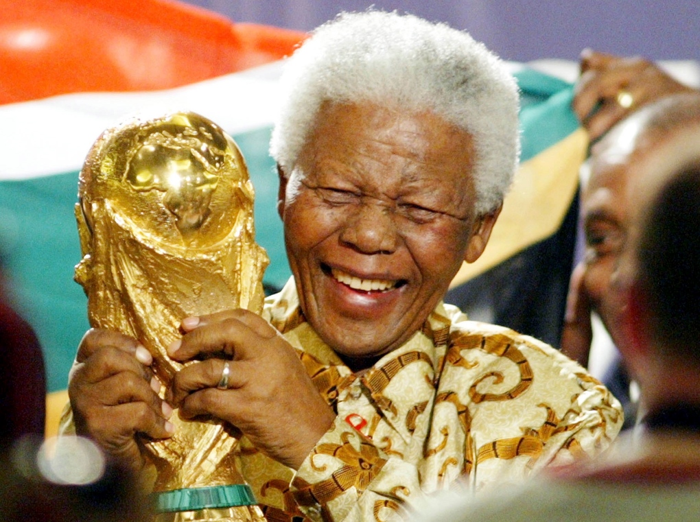 Nelson Mandela lifts the World Cup trophy