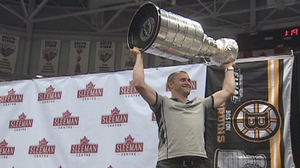 Rich Peverley of the Boston Bruins hoists the Stanley Cup in Guelph, Ont. on Thursday, July 28, 2011.