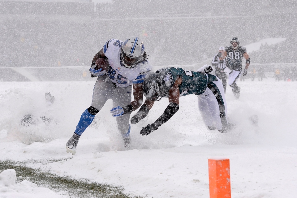 Wintry weather plagues several NFL games | CTV News
